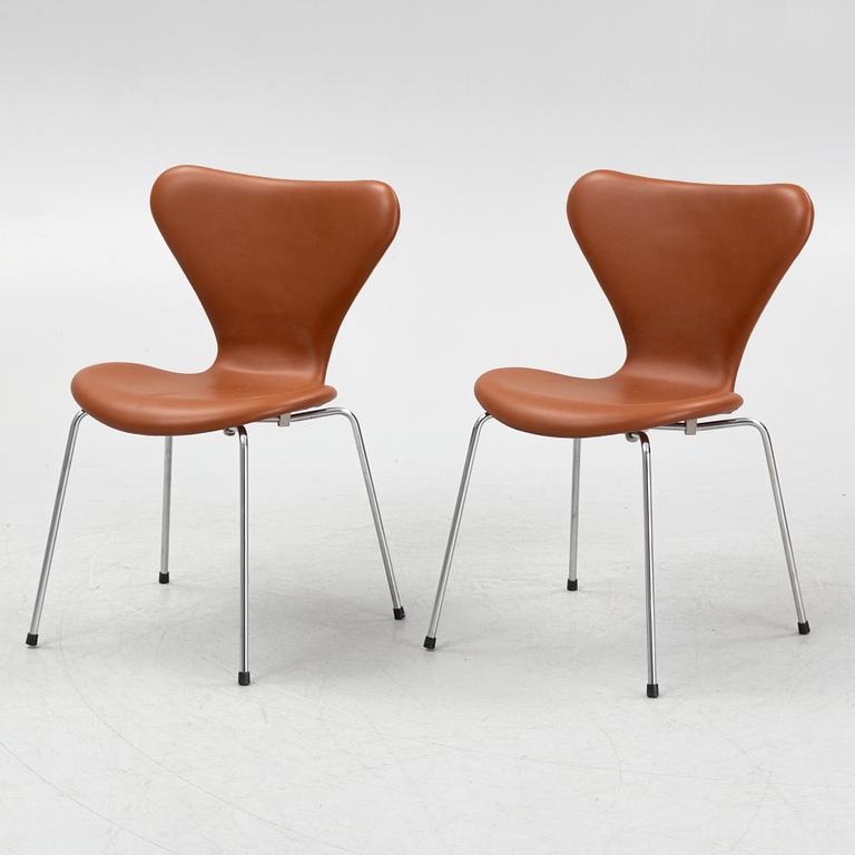 Arne Jacobsen, six "Series 7" chairs for Fritz Hansen, Denmark.