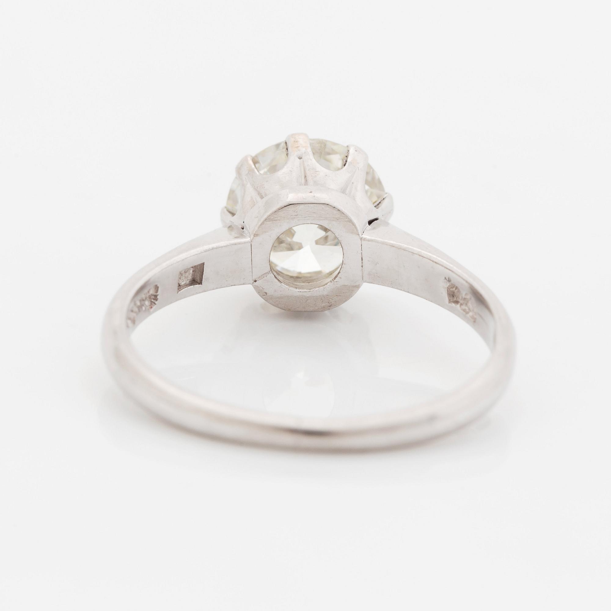 Ring platina med en gammalslipad diamant, Wiwen Nilsson.