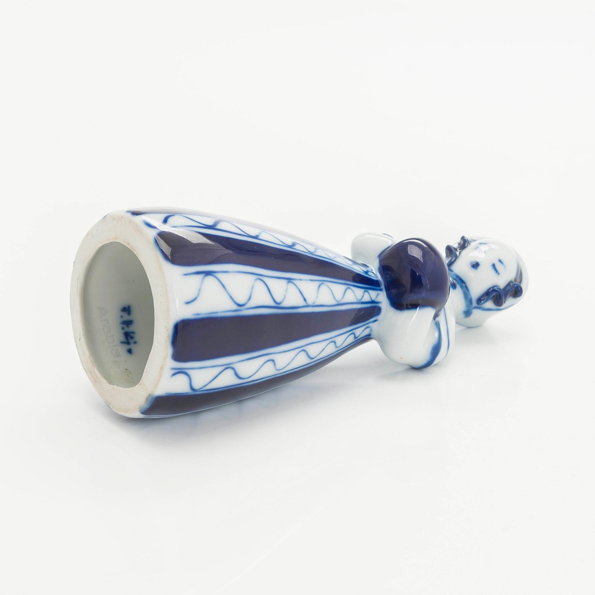 Friedl Holzer-Kjellberg, figuriini, keramiikkaa, signeerattu F.H.Kj. Arabia.