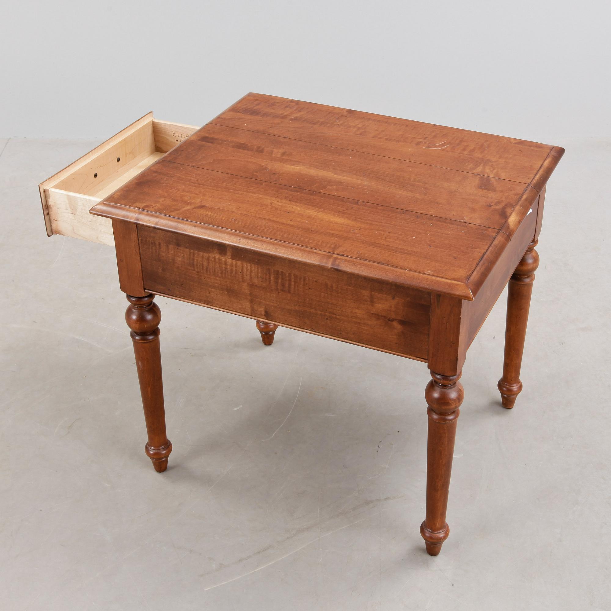 SOFFBORD, Ethan Allen, USA. 1900-talets andra hälft. 1900-tal.