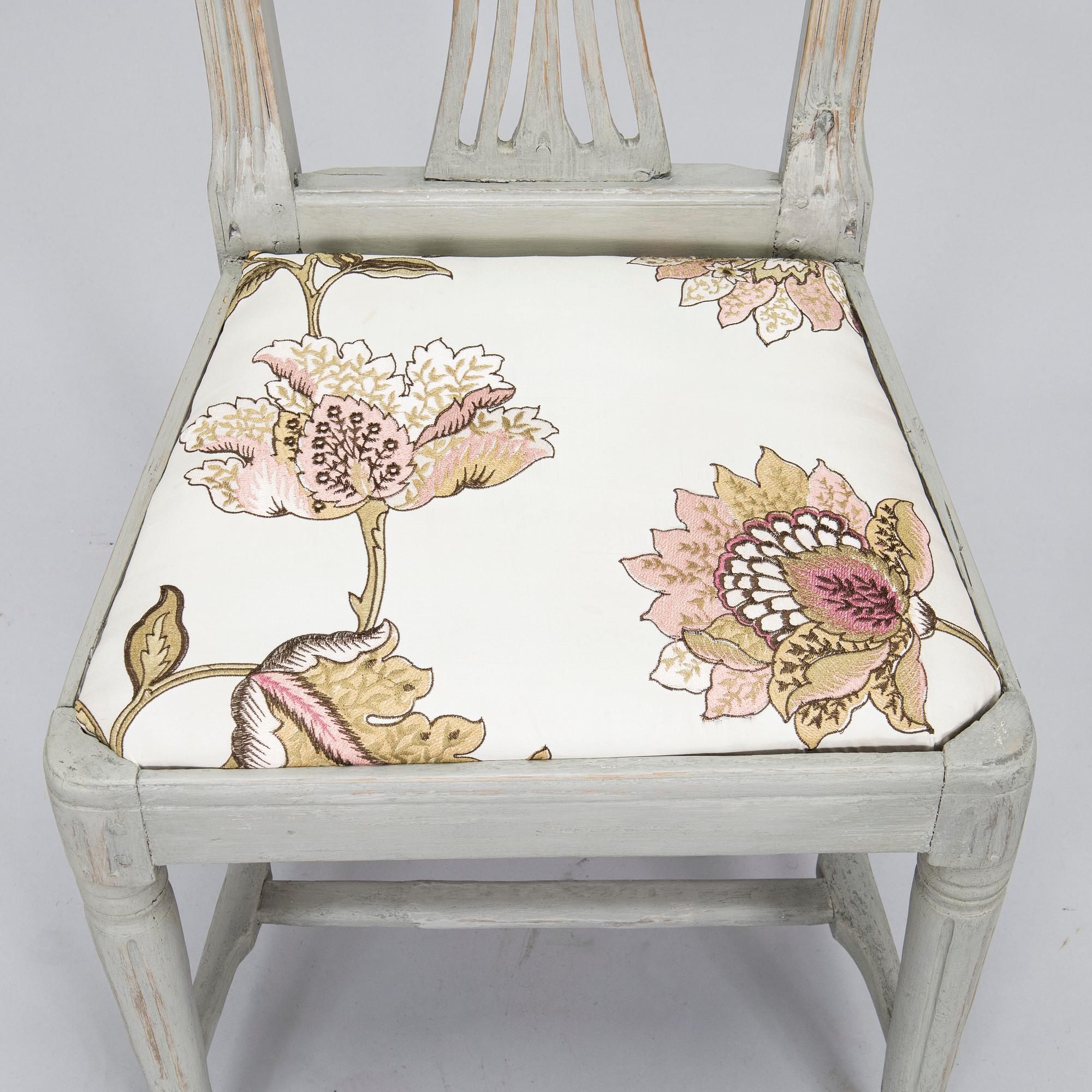 Skrivbord, gustaviansk stil, 1900-tal och stol, gustavianskt provinsarbete, 1700-talets slut.