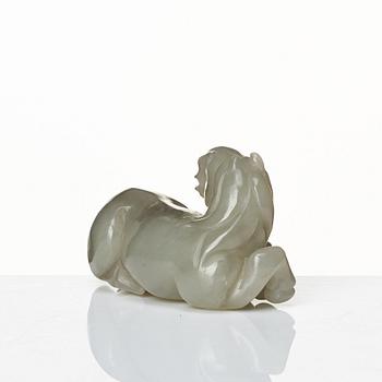 A carved nephrite figure of a reclining horse, Qing dynasty.