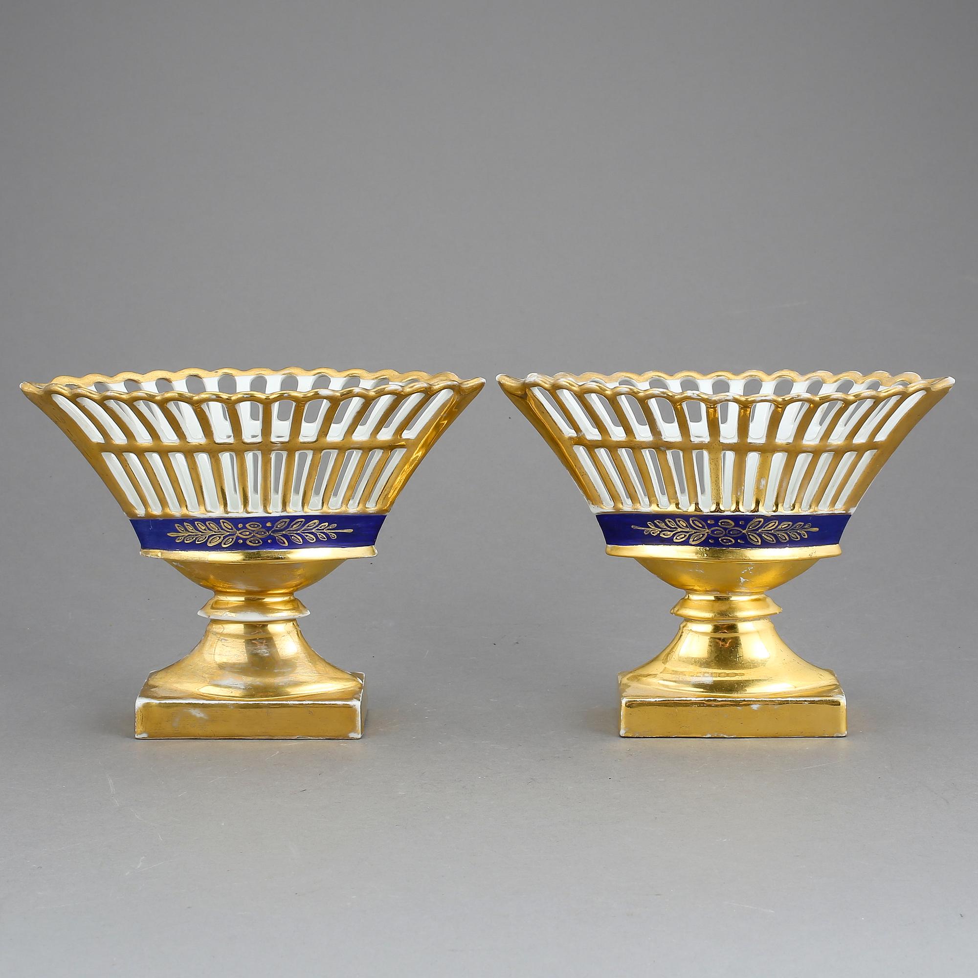 GALLERSKÅLAR, ett par, porslin, empire, sannolikt Frankrike, 1800-tal.