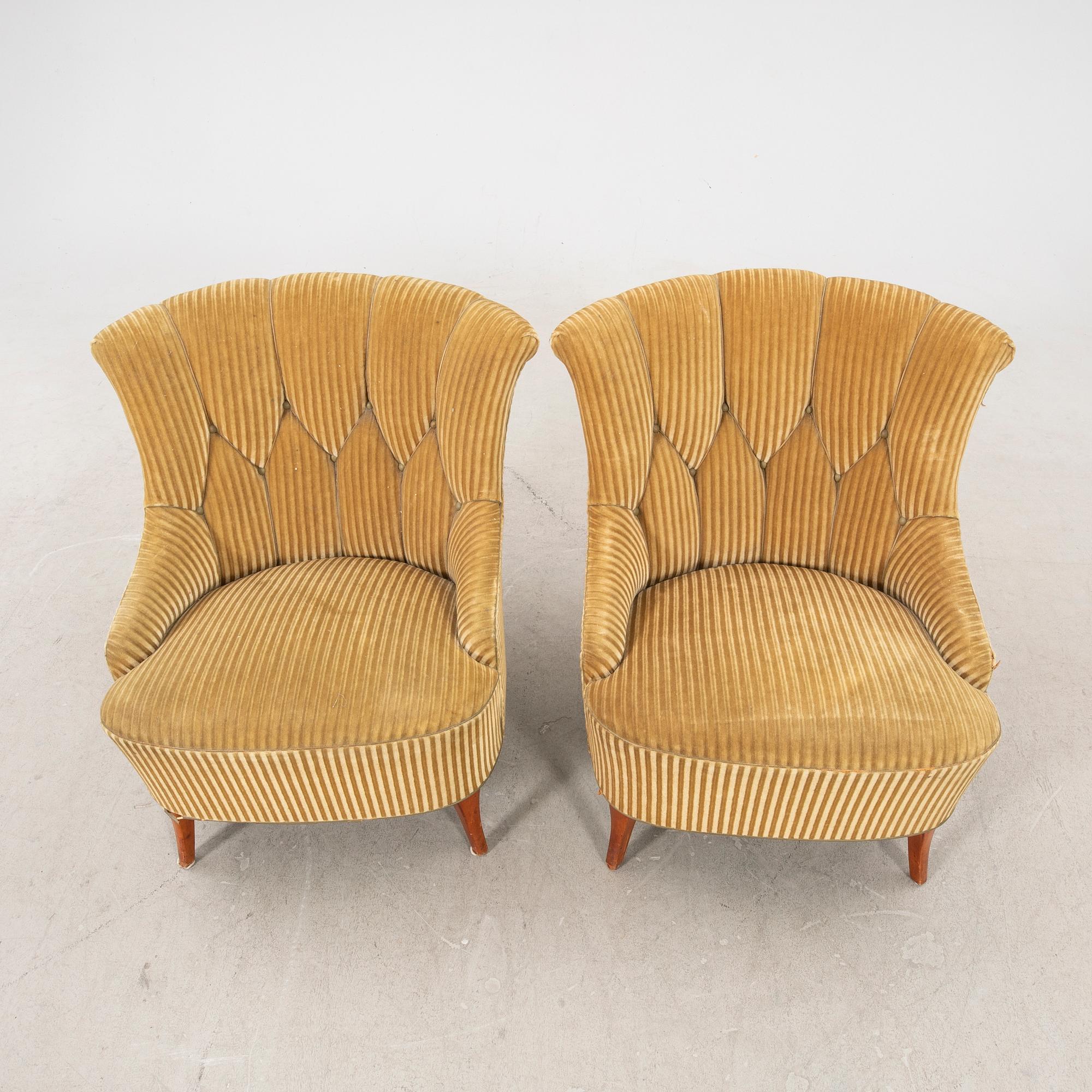 A pair of 1940/50s easy chairs.