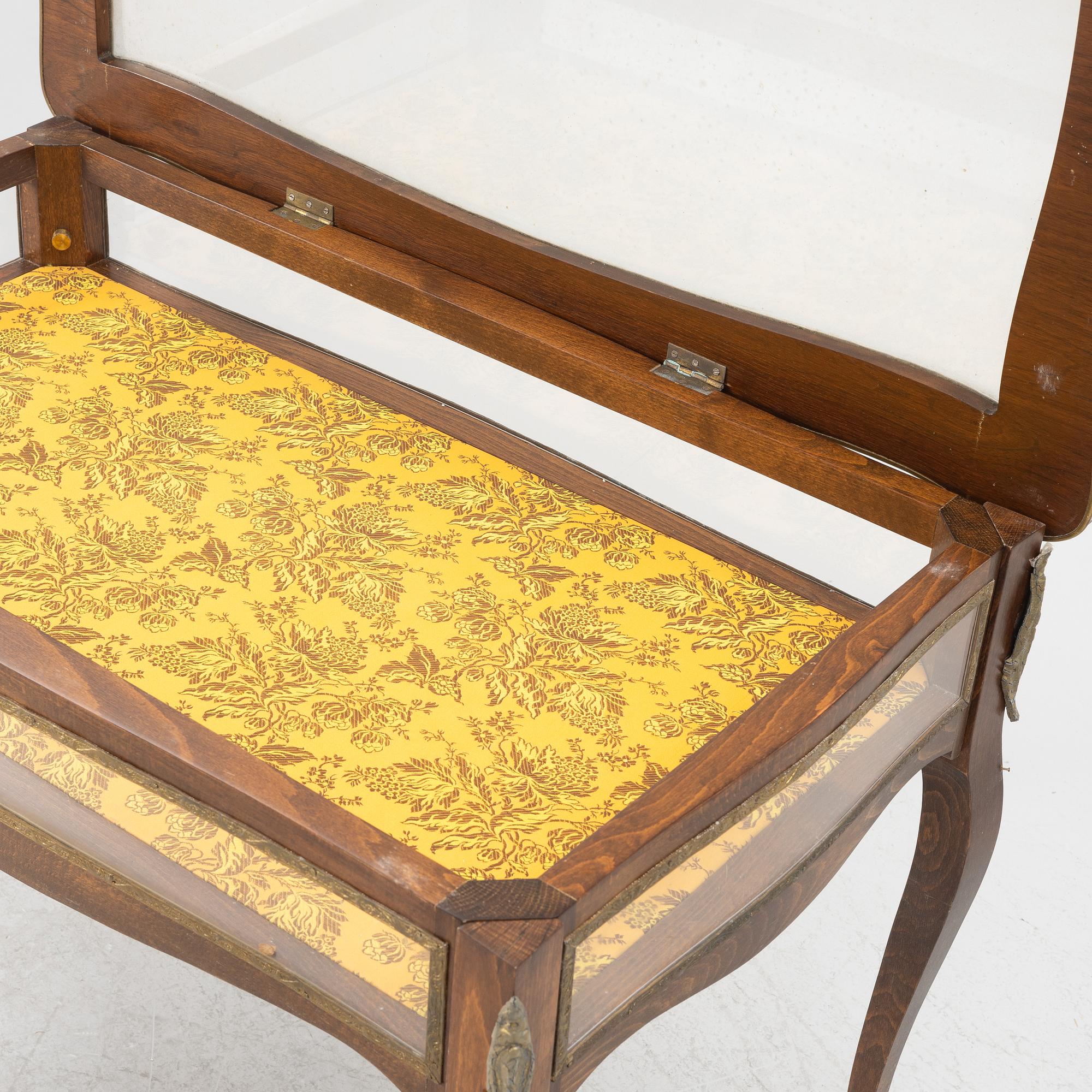 Display table, Louis XV style, from around the year 1900.