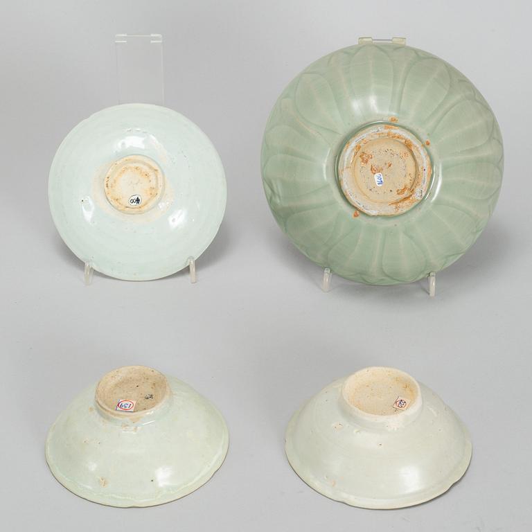 A group of Southeast asian ceramic bowls and dishes, presumably 16th/17th century.