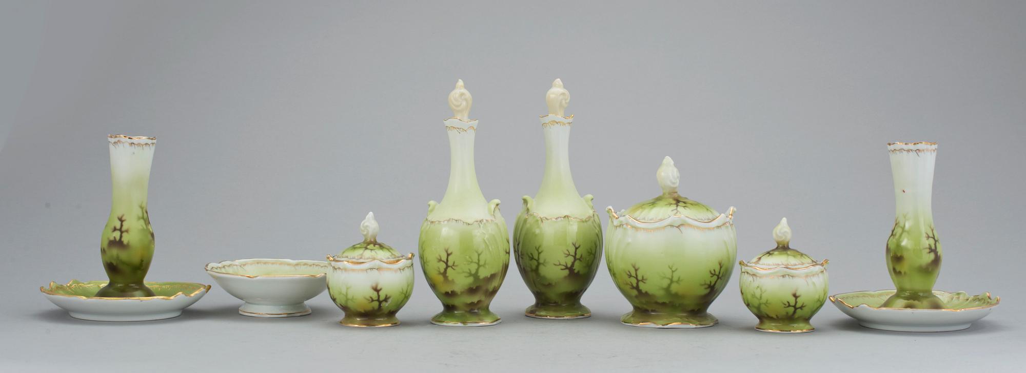 TOALETTBORDSUPPSATS, 8 delar, Gardner, Ryssland, 1800-talets slut.