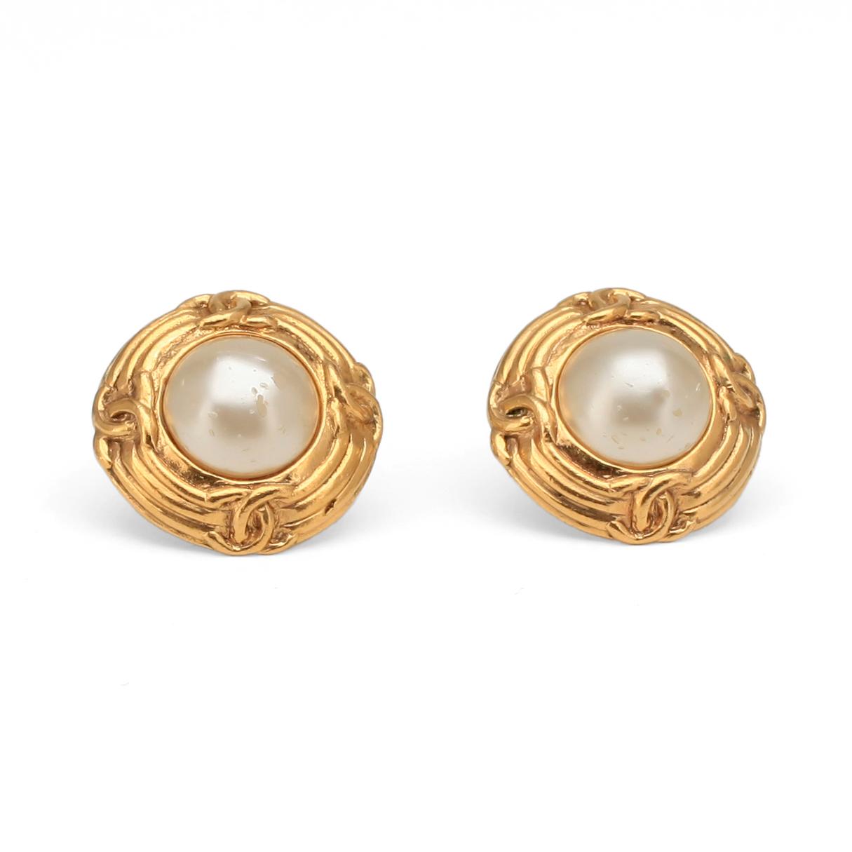 CHANEL, a pair of earclips.