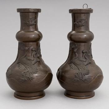 A pair of Japanese vases from early 20th century.