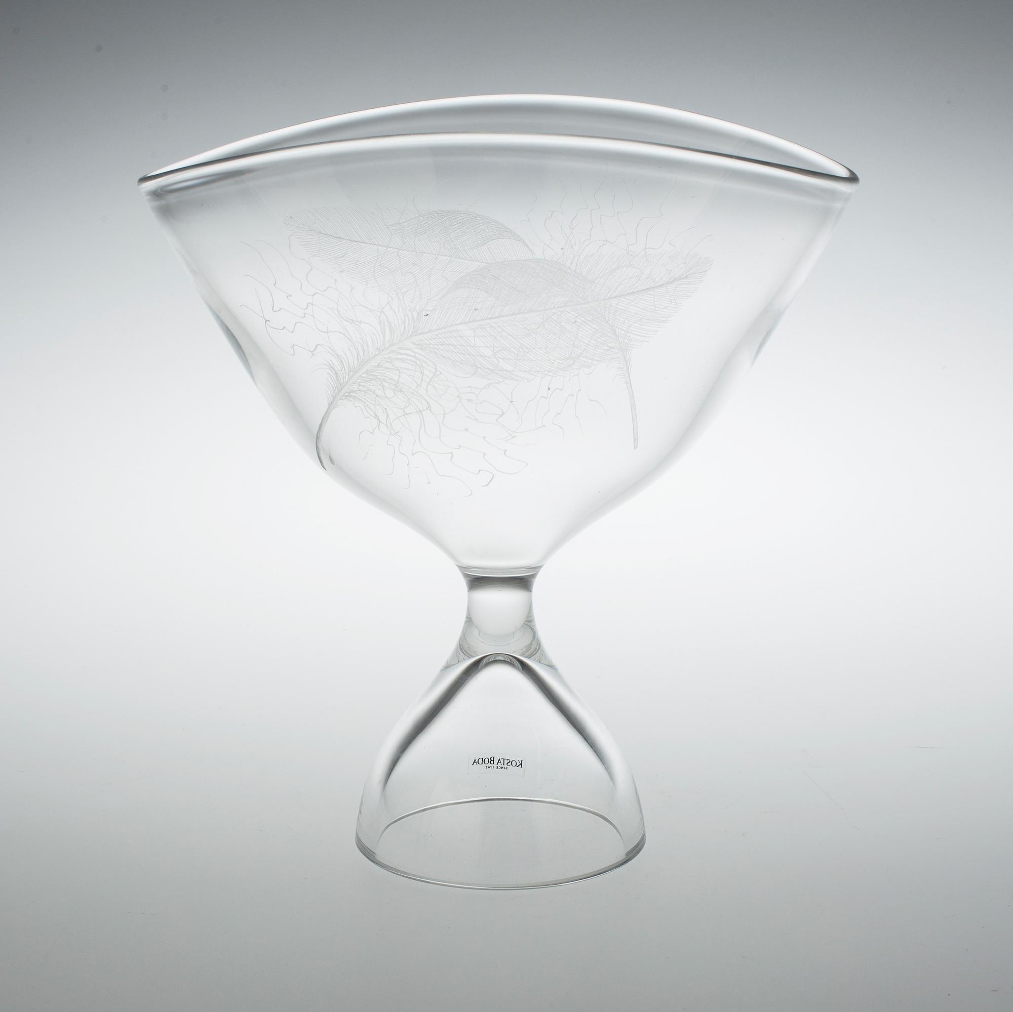 SKÅL PÅ FOT, glas. Vicke Lindstrand, Kosta 1970-/80-tal.