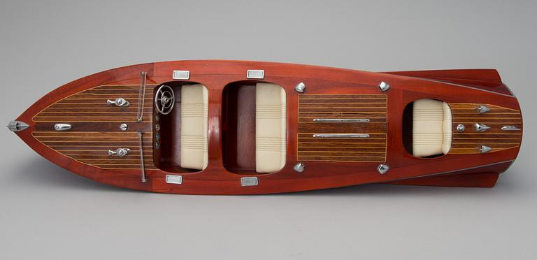 Model boat "Chris Craft triple cockpit", 21st century.