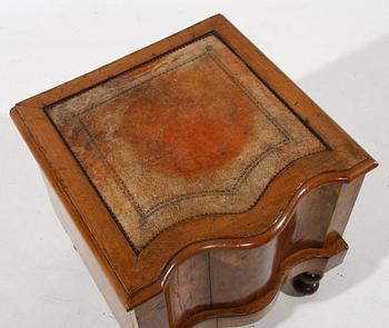 POTTSKÅP, barockstil, England, 1800/1900-tal.