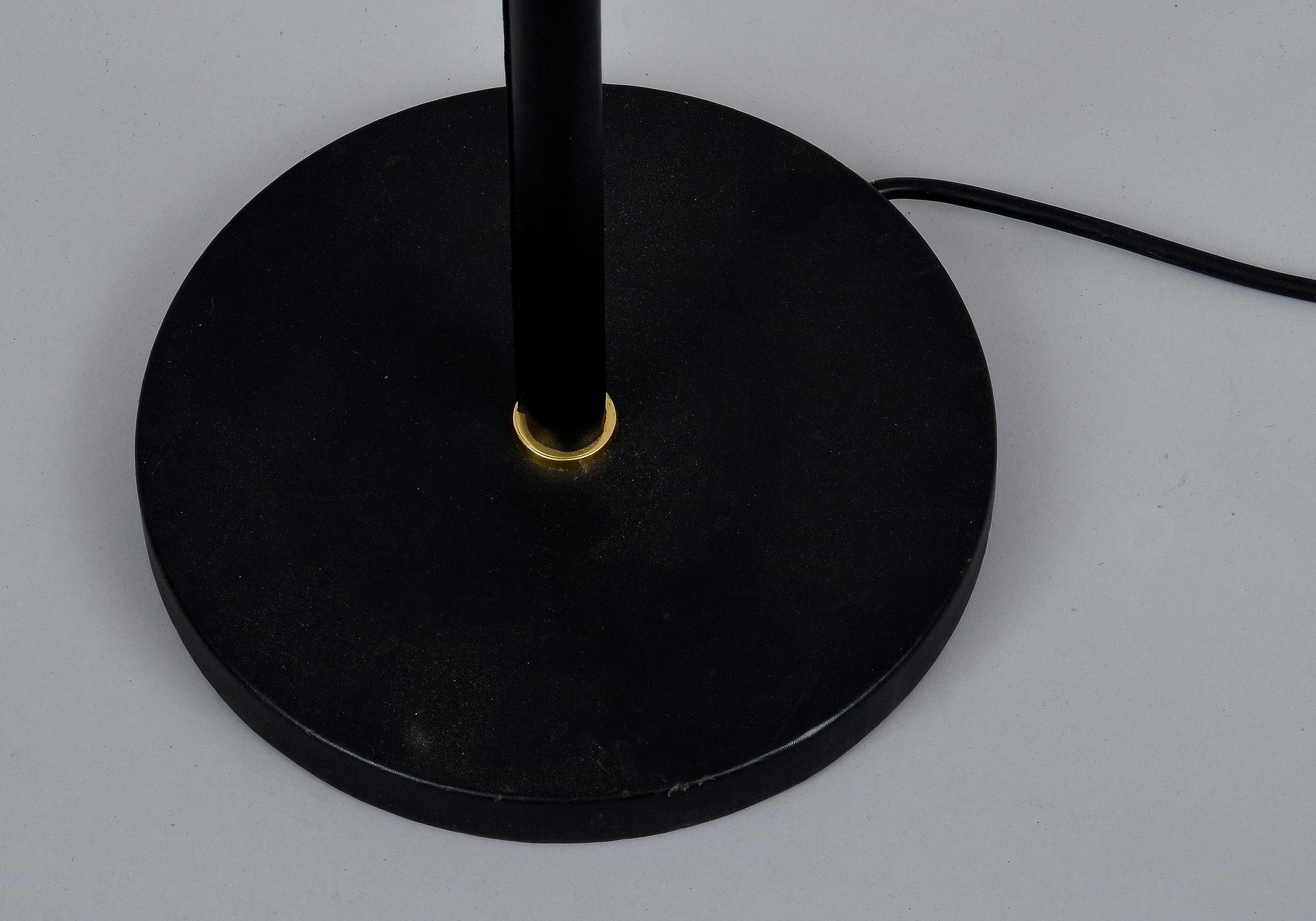 Alvar Aalto, GOLVLAMPA A 810.