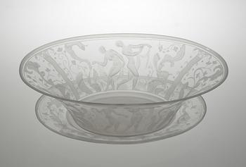 A Simon Gate engraved glass bowl with a plate, Orrefors 1930.
