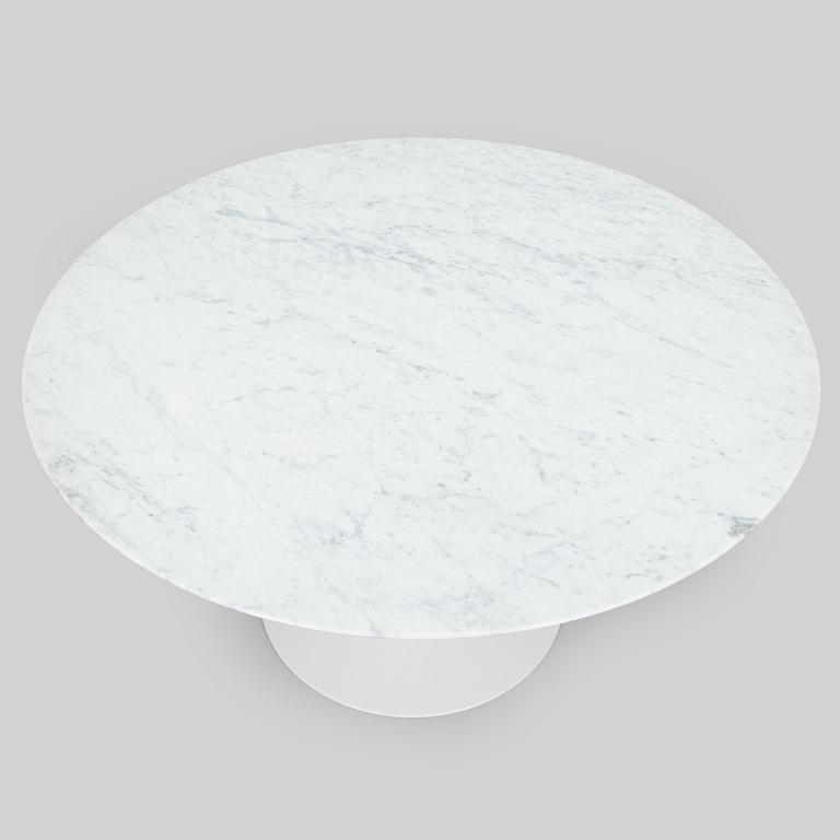 Eero Saarinen, A 'Tulip' furniture set, table with eight chairs, Knoll International, 1970s.