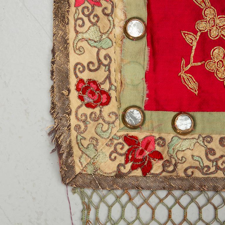 A Chinese silk embroidery, late Qing dynasty (1644–1912).