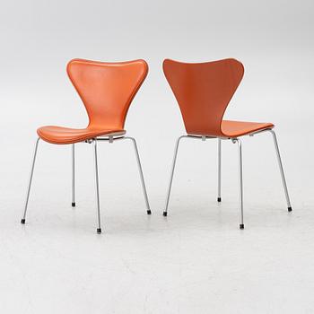 Arne Jacobsen, Set of 4 chairs, “Series 7”, Fritz Hansen, 2003.