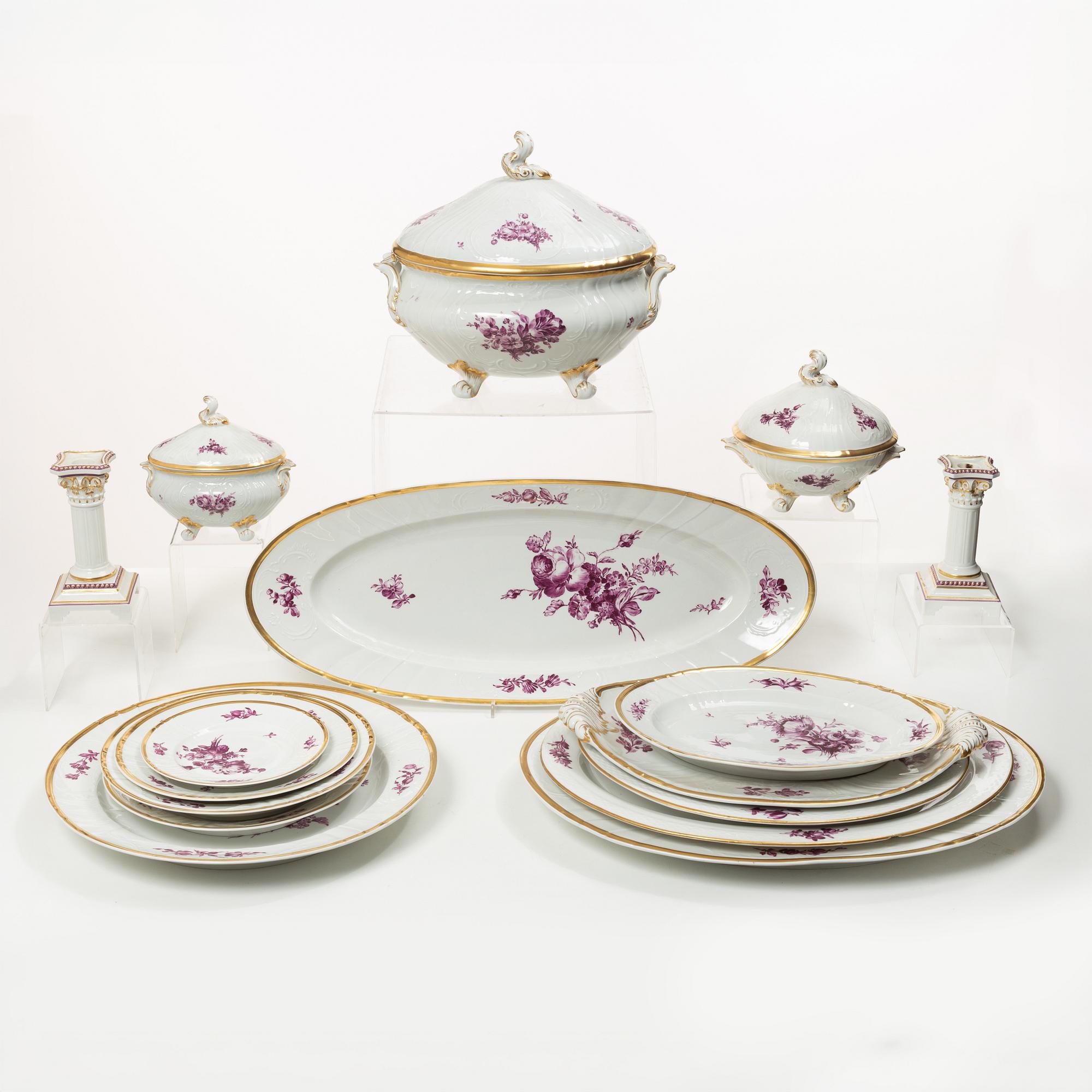 Royal Copenhagen, dinner service, 72 pieces, 'Juliane Marie Purple' 1905.