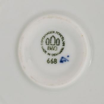 Royal Copenhagen, Kynttilänjalkoja, 2 kpl "Musselmalet" sekä malja B&G, Tanska.