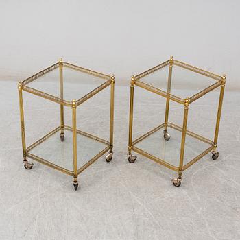 SERVERINGSBORD, ett par, glas och mässing, 1900-talets andra hälft.