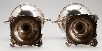 STRÖSOCKERSKÅLAR, 1 par, silver, Gustaf Möllenborg, Stockholm 1891. Vikt ca 1597 g.