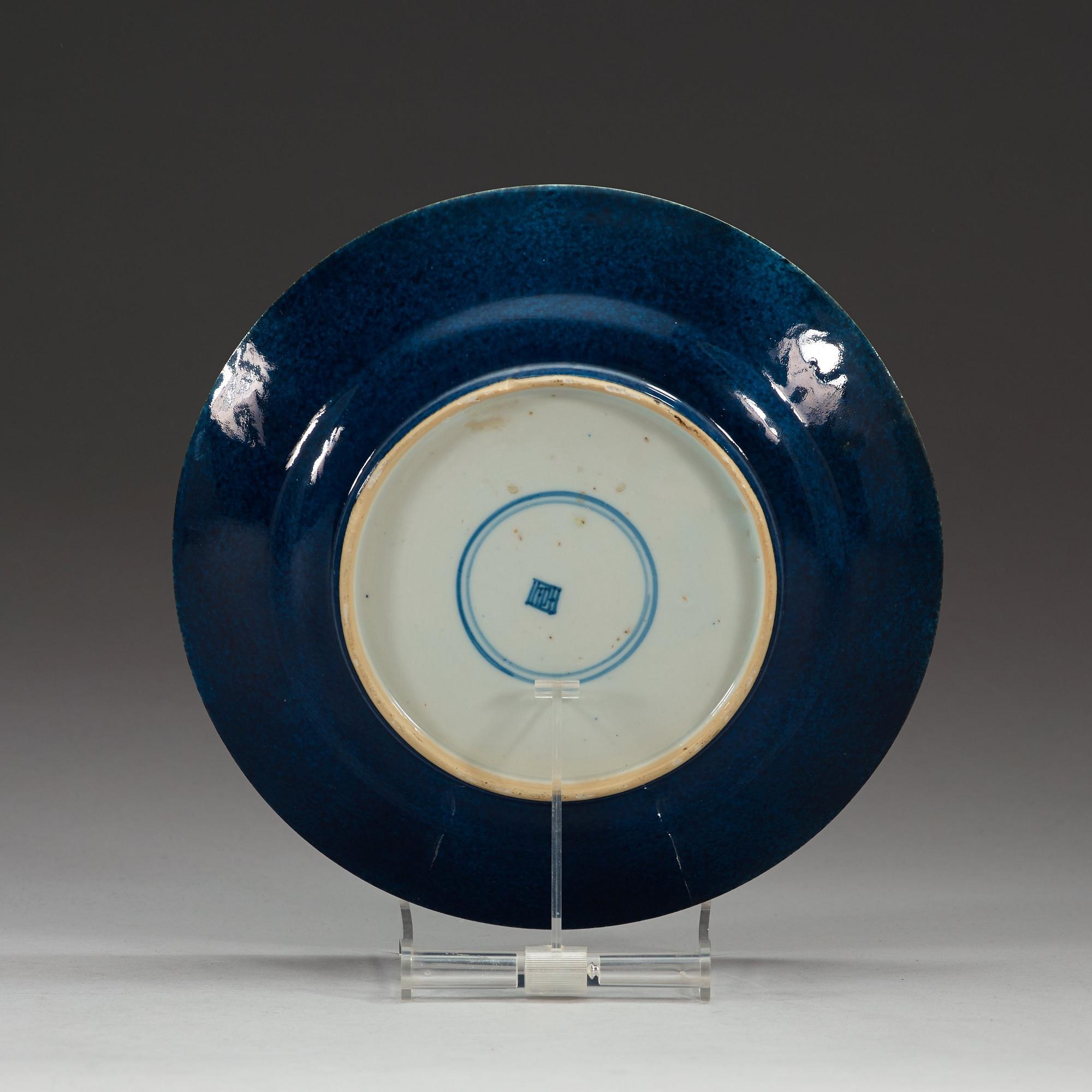 FAT, tre stycken, porslin. Qing dynastin, 1700-tal.