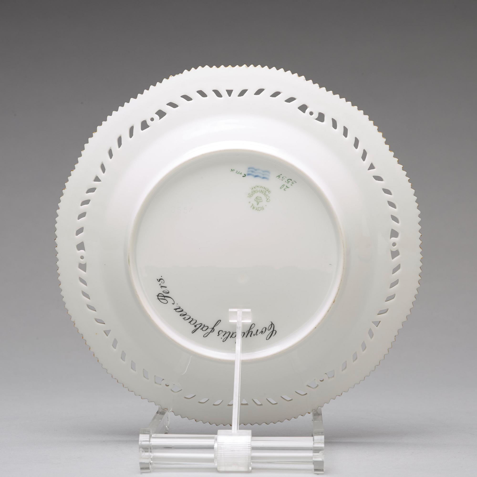 A set of 12 Royal Copenhagen 'Flora Danica' dessert dishes, Denmark, 20th Century.