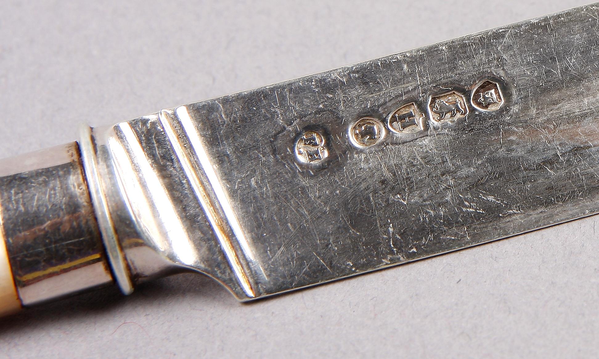 FRUKTBESTICK, 24 st i schatull, silver och pärlemor, London, 1882-83.