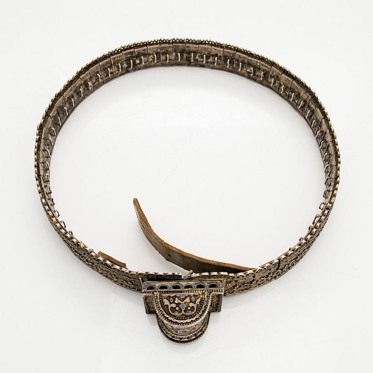 A Caucasian parcel-gilt costume belt with niello decor, 1908-26.