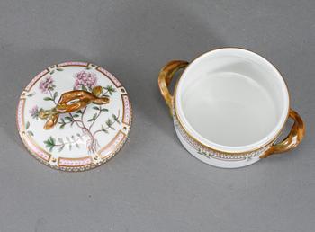 LOCKASK, porslin, "Flora Danica", Royal Copenhagen, omkring 1900-talets mitt.