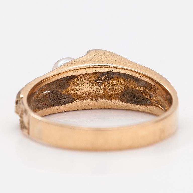 Björn Weckström, Ring "Viskning", 14K guld och odlade pärlor. Lapponia 1971.