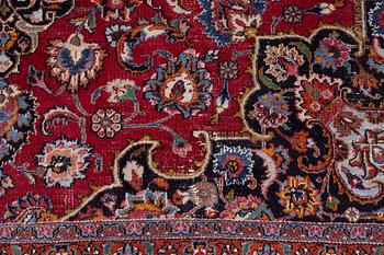 An Oriental carpet, approx. 380 x 304 cm.