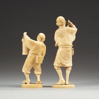 Two Japanese Ivory Okimonos, period of Meiji (1868-1912).