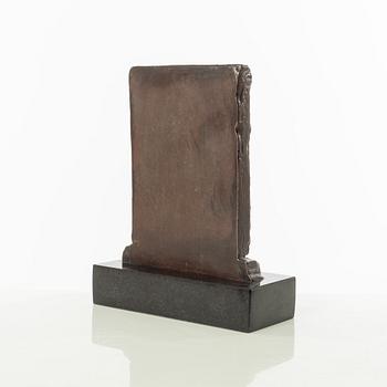 Gudmar Olovson, relief/skulptur. Signerad. Numrerad. Gjutarstämpel. Brons, total höjd 20 cm, längd 16 cm.