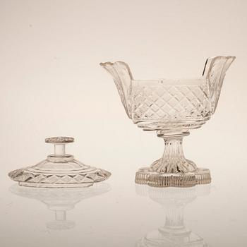 PARTI GLASFÖREMÅL, 5 delar, 1700/1800-tal.