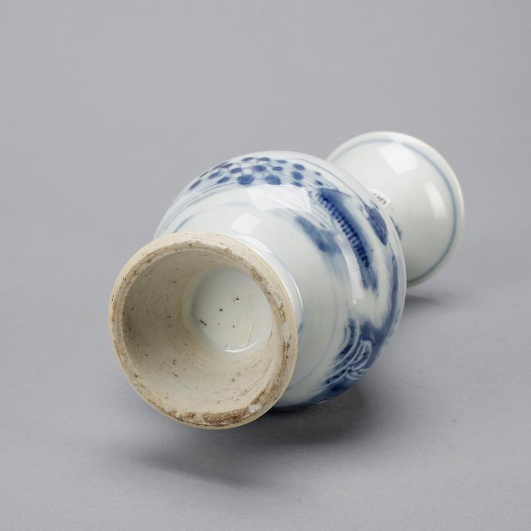 VAS, porslin. Qing dynastin.
