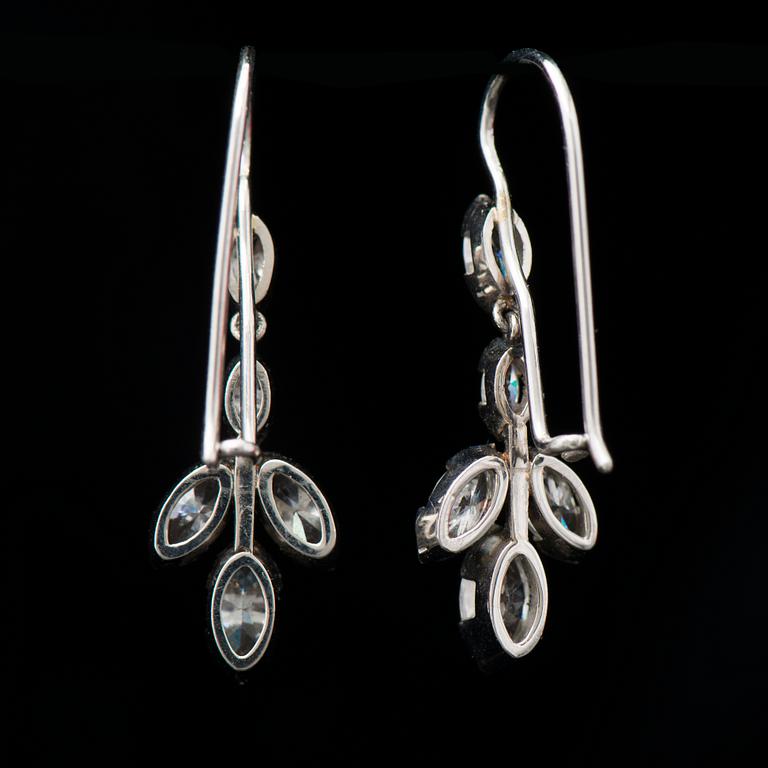 A PAIR OF EARRINGS, marquise cut diamonds, white gold.