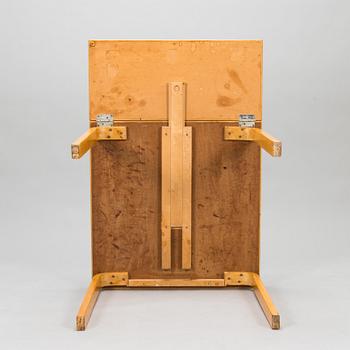 Alvar Aalto, klaffbord "DL82" och pallar, 4 st "60", för O.Y. Huonekalu-ja Rakennustyötehdas A.B 1900-talets mitt.