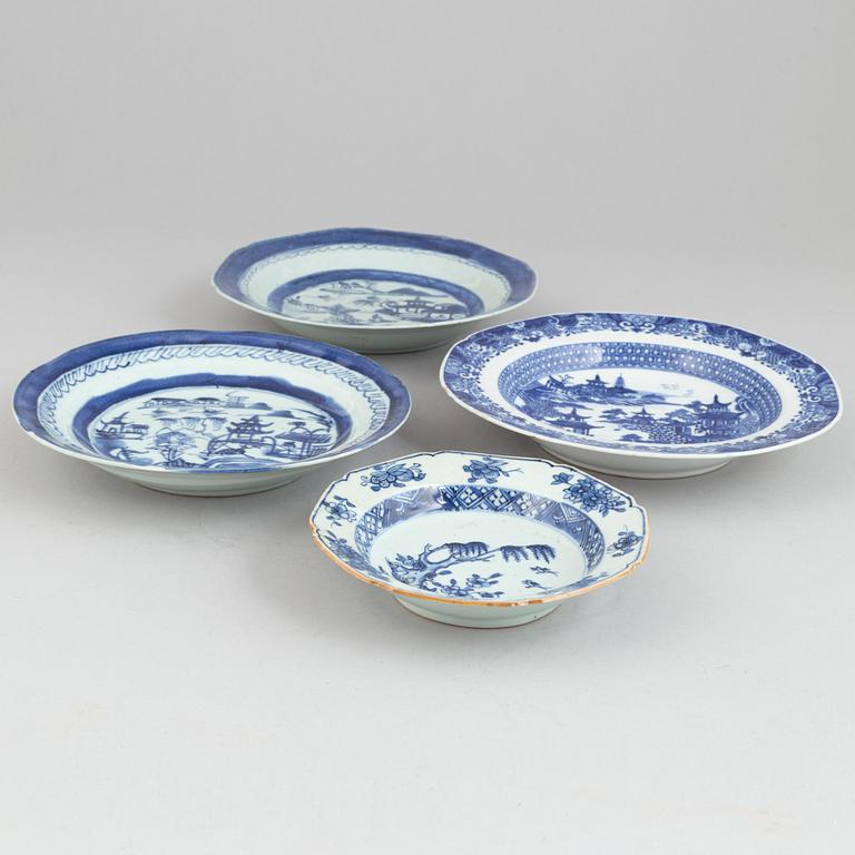 A group of Chinese porcelain, Qing dynasty, Qianlong (1736-1795), Jiaqing (1736-1820) and 19th/20th century, (9 pcs).