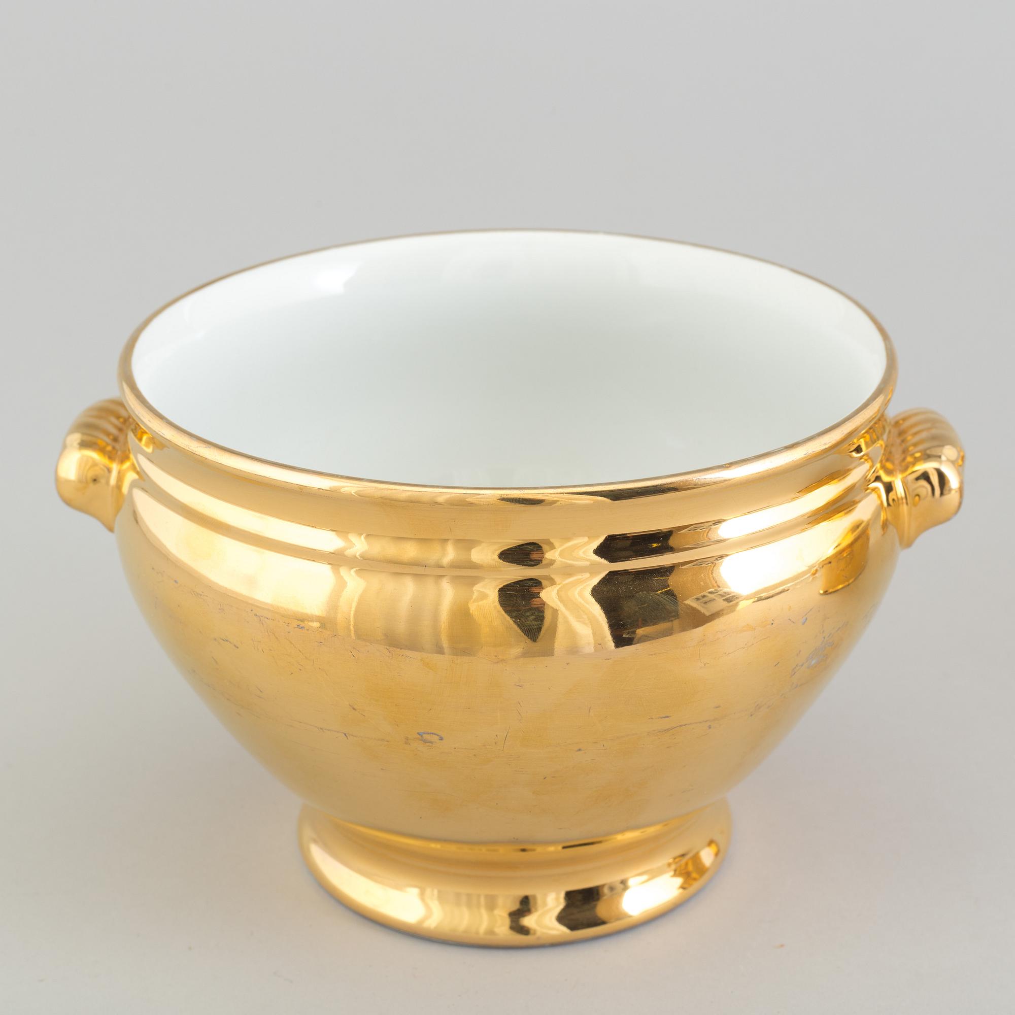 A mixed lot of thirteen pieces porcelain mostly Royal Worcester gold lustre, 20th century.