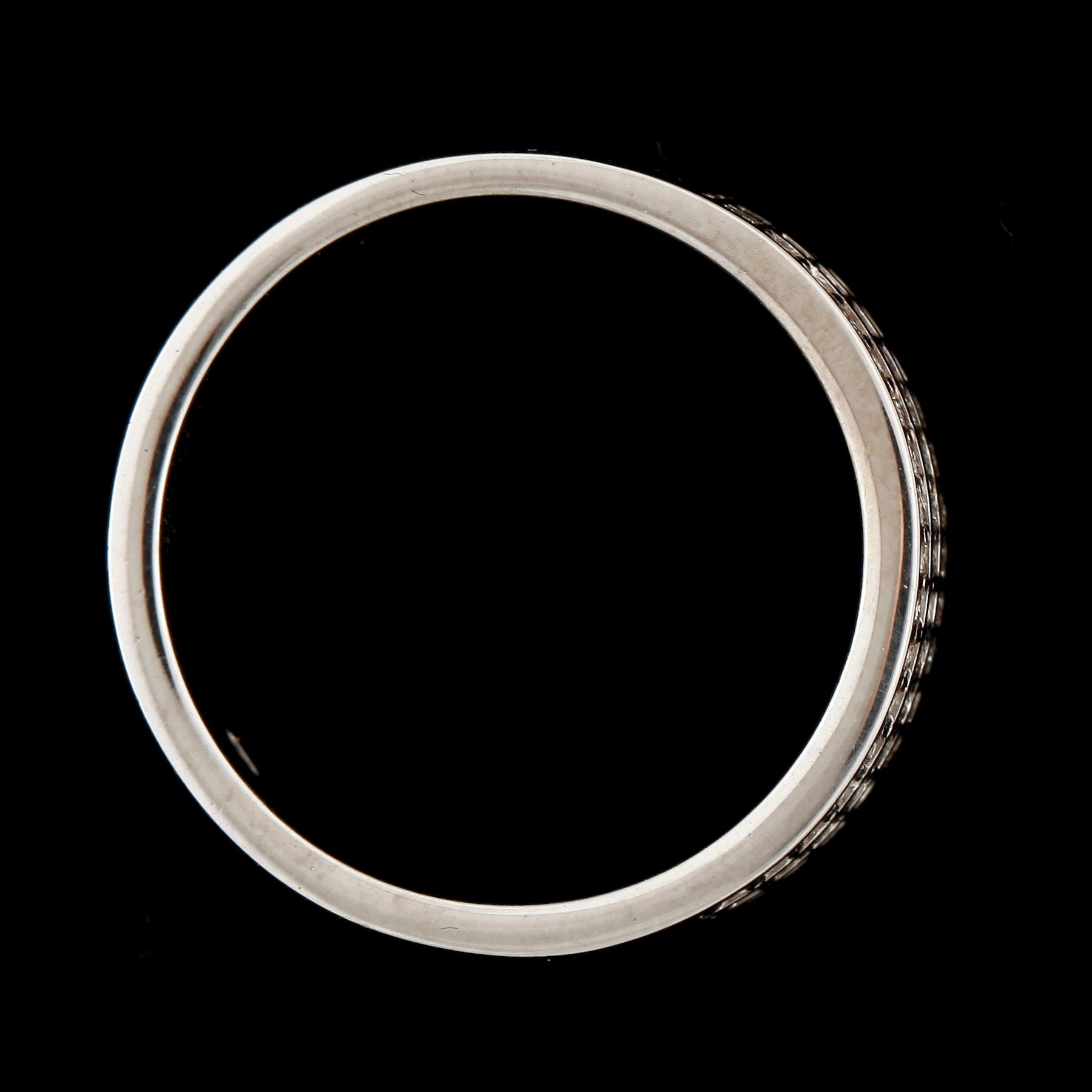 RING, 14k vitguld med briljantslipade diamanter tot ca0,35ct. 2000-tal. Vikt ca4,4g.