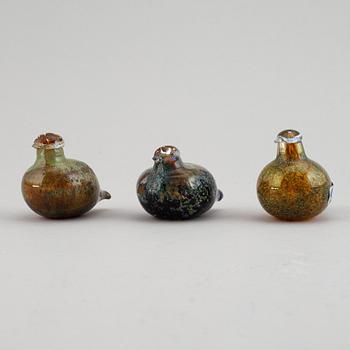 Oiva Toikka, three miniature glass birds, Nuutajärvi, Finland, signed.