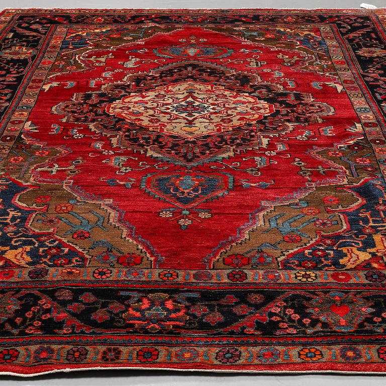 A CARPET, Old West persian, ca 345 x 206 cm.