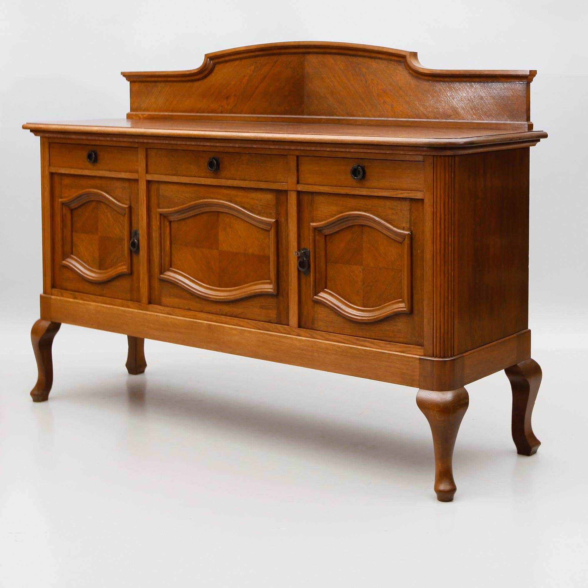 SIDEBOARD, 1900-talets första hälft.