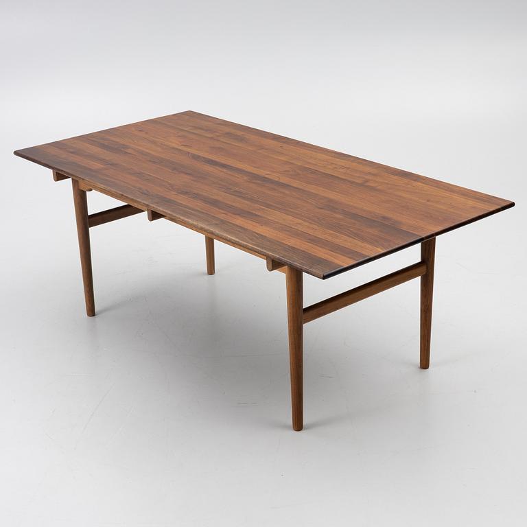 Hans J. Wegner, matbord, CH327, Carl Hansen & Son, Danmark, samtida tillverkning.
