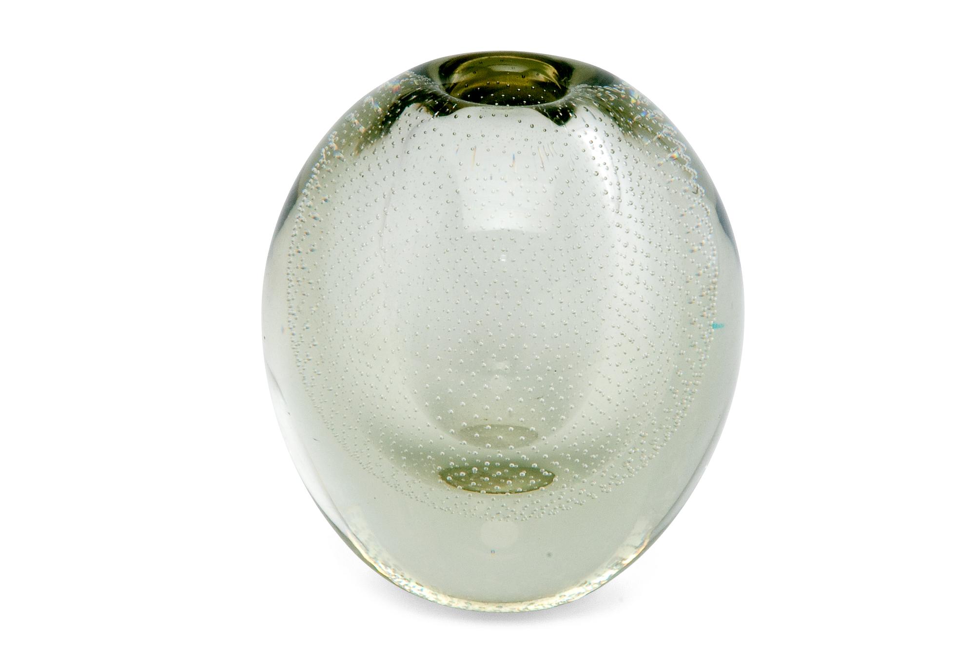 Gunnel Nyman, A VASE.