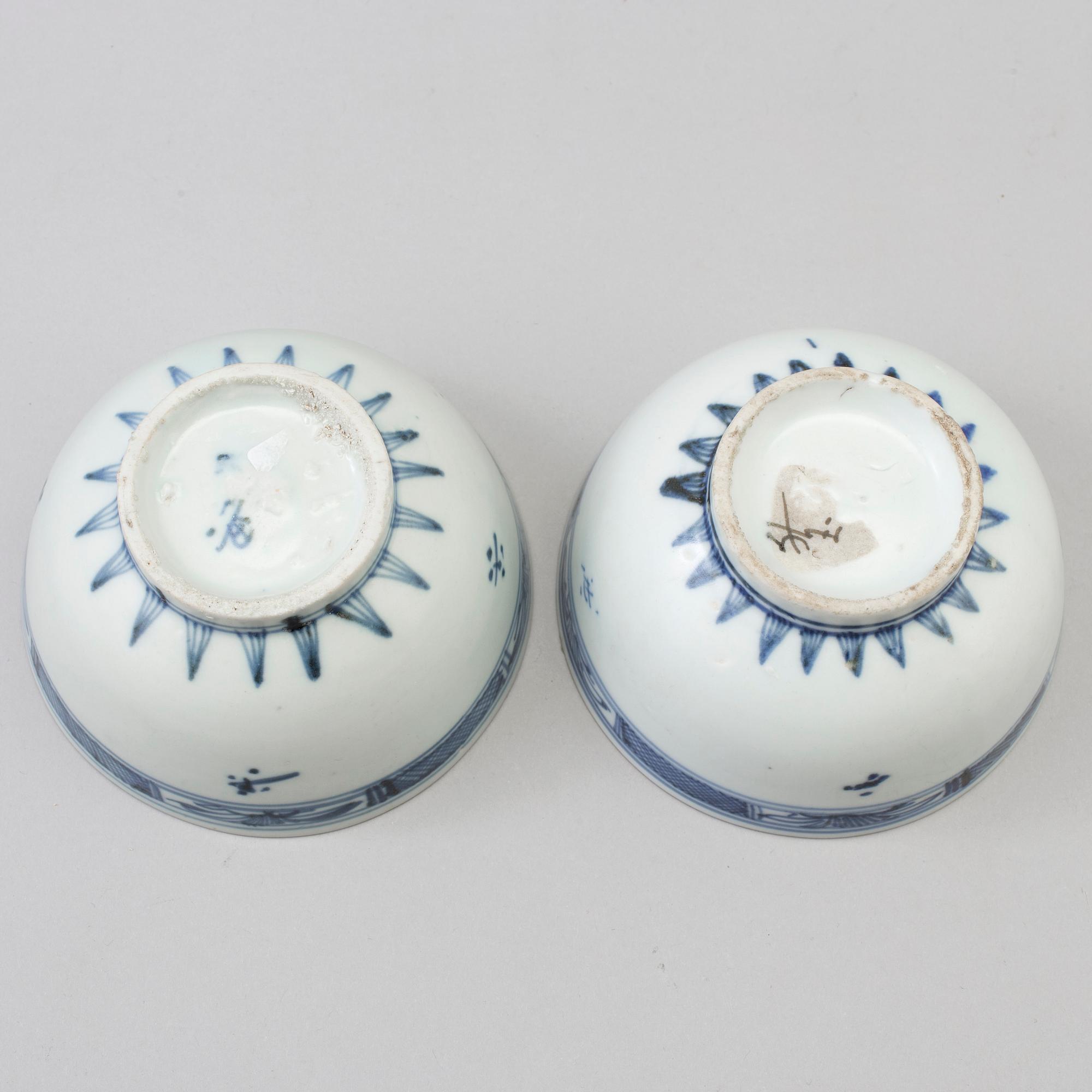 A pair of blue and white bowls, Qing dynasty, 18th Century.