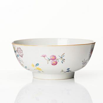 A famille rose punch bowl, Qing dynasty, Qianlong (1736-95).
