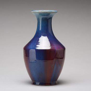 A flambè glazed vase, Qing dynasty, 19th Century.