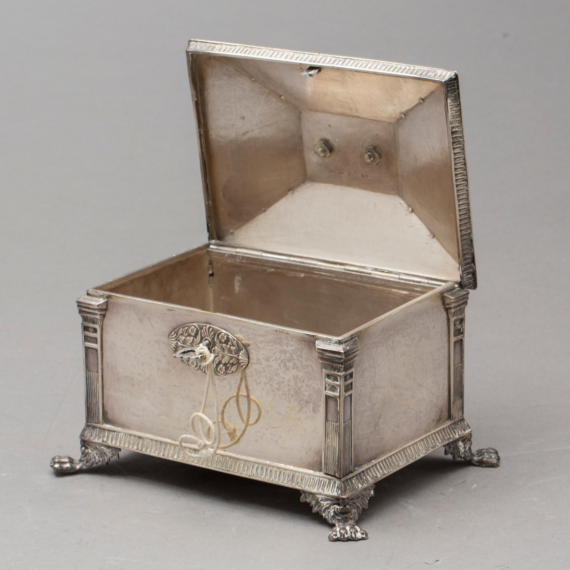 SOCKERSKRIN, silver, senempire, Gustaf Möllenborg, Stockholm, 1828. Vikt 1035 g.